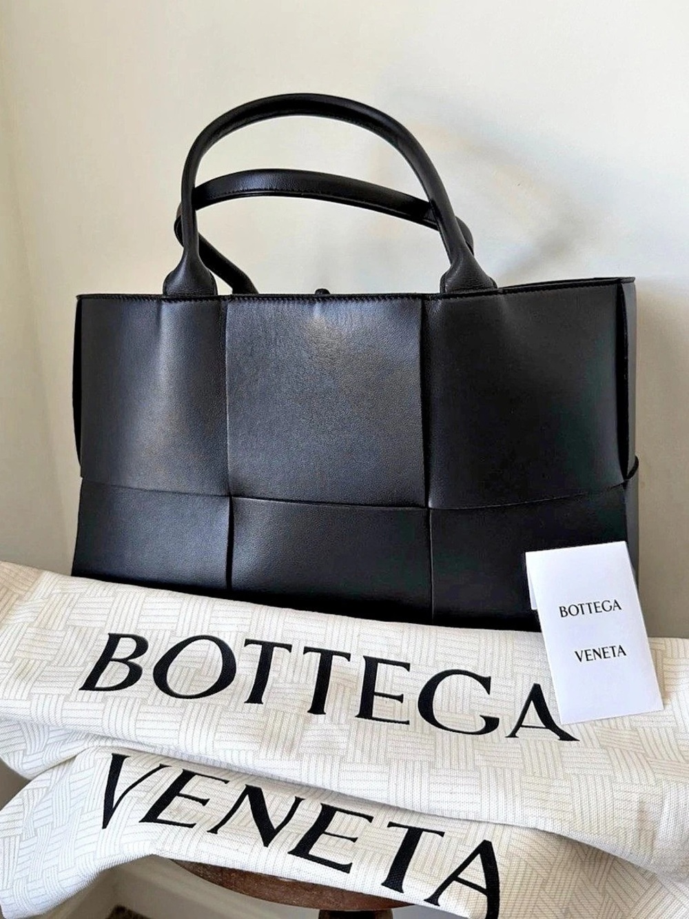 Bottega Veneta Medium Arco Tote Black